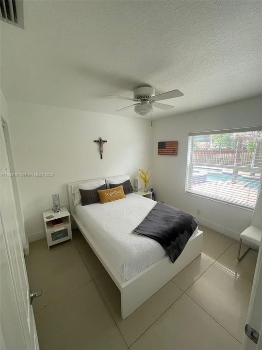 合同活跃: $850,000 (4 贝兹, 2 浴室, 2206 平方英尺)