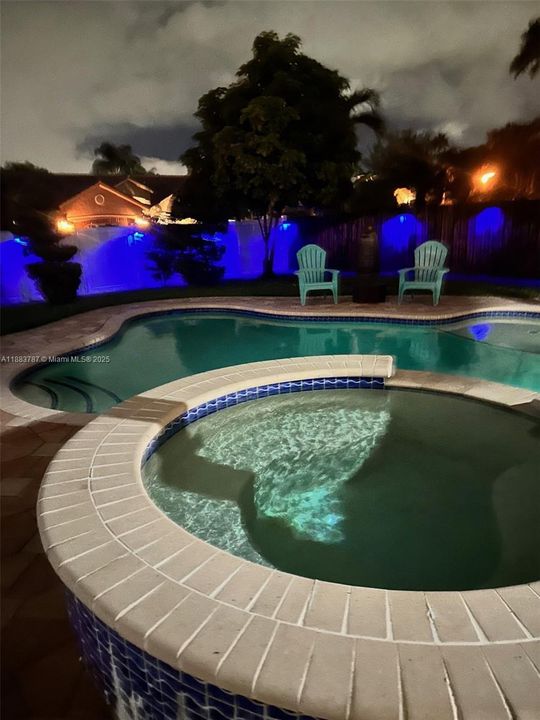 合同活跃: $850,000 (4 贝兹, 2 浴室, 2206 平方英尺)