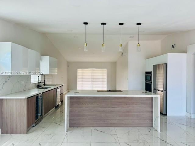 最近售出: $750,000 (5 贝兹, 4 浴室, 1882 平方英尺)