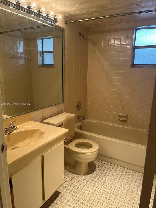 Activo con contrato: $259,000 (3 camas, 2 baños, 1194 Pies cuadrados)