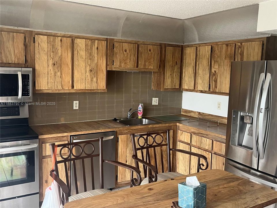 Activo con contrato: $259,000 (3 camas, 2 baños, 1194 Pies cuadrados)