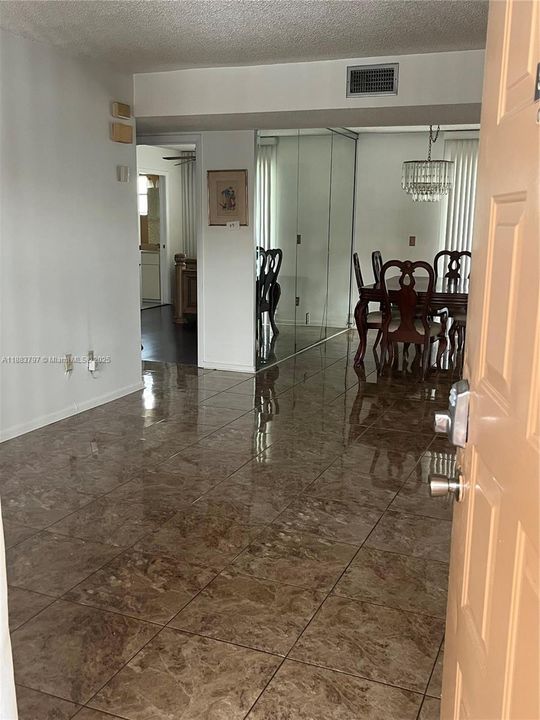 Activo con contrato: $259,000 (3 camas, 2 baños, 1194 Pies cuadrados)