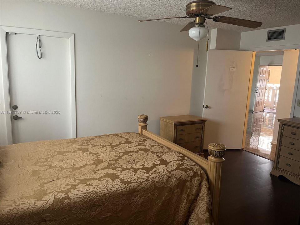 Activo con contrato: $259,000 (3 camas, 2 baños, 1194 Pies cuadrados)