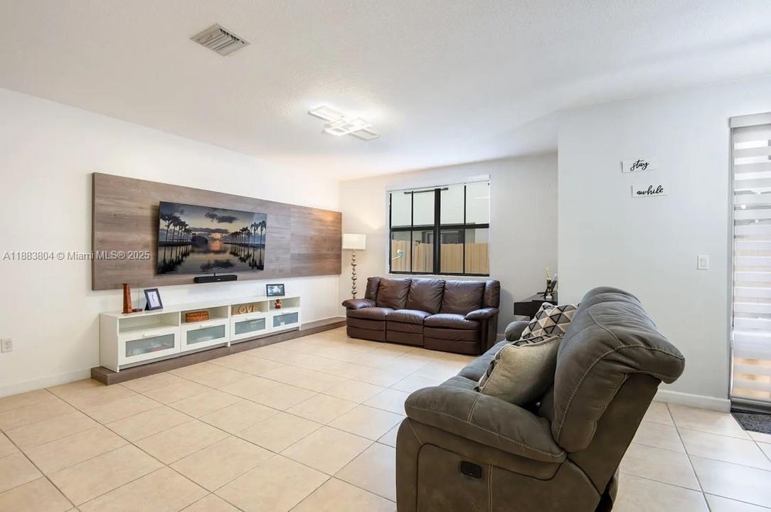 На продажу: $539,000 (4 спален, 3 ванн, 2213 Квадратных фут)