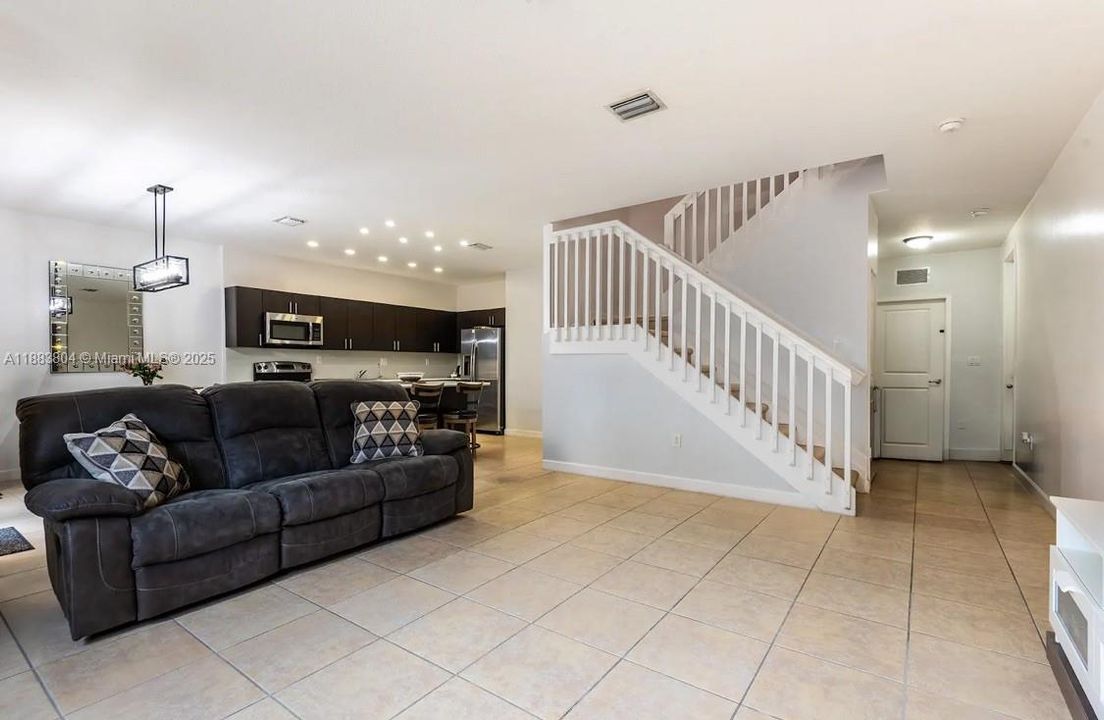 На продажу: $539,000 (4 спален, 3 ванн, 2213 Квадратных фут)