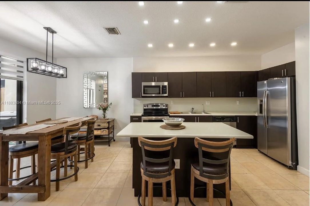 На продажу: $539,000 (4 спален, 3 ванн, 2213 Квадратных фут)