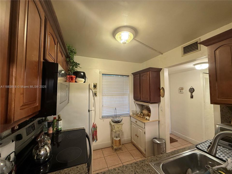 На продажу: $82,000 (1 спален, 1 ванн, 795 Квадратных фут)