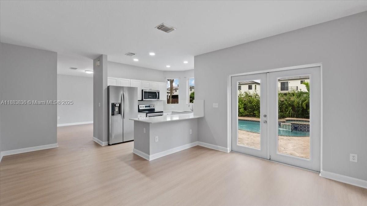 Недавно арендовано: $3,800 (4 спален, 2 ванн, 2030 Квадратных фут)