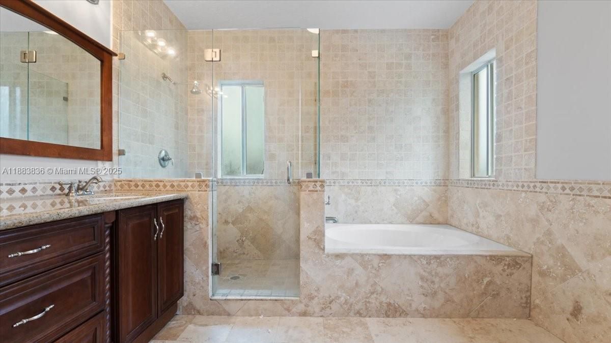 Недавно арендовано: $3,800 (4 спален, 2 ванн, 2030 Квадратных фут)