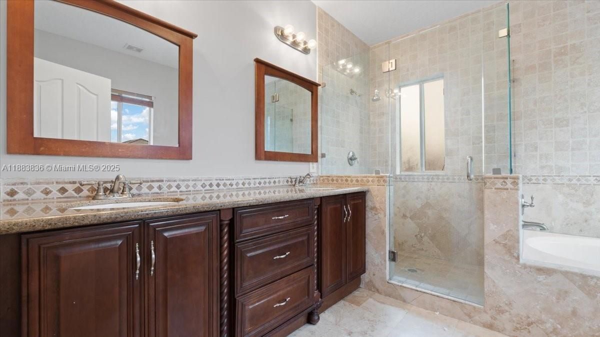 Недавно арендовано: $3,800 (4 спален, 2 ванн, 2030 Квадратных фут)