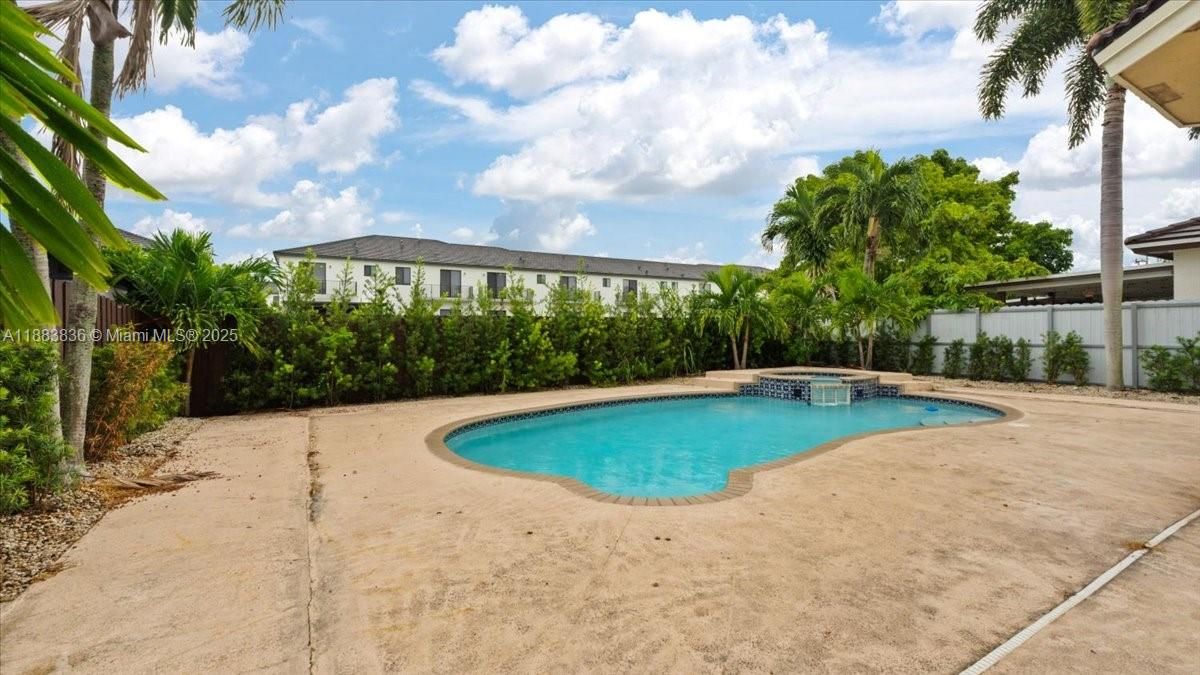 Недавно арендовано: $3,800 (4 спален, 2 ванн, 2030 Квадратных фут)