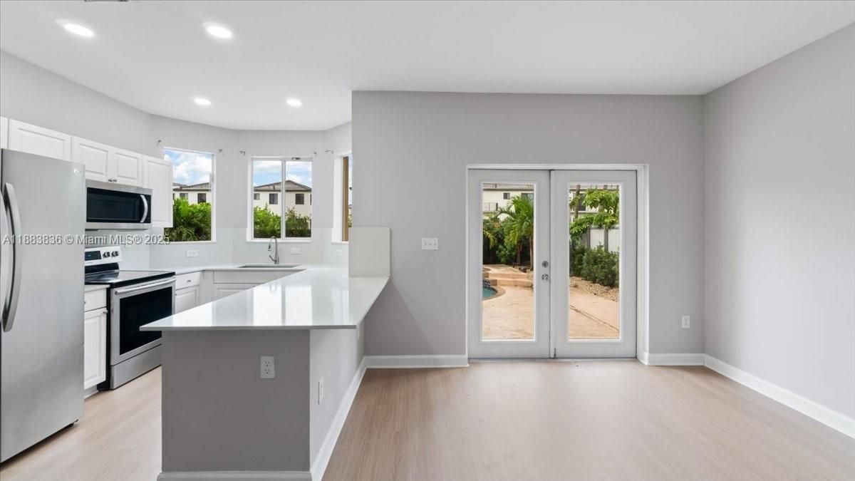 Недавно арендовано: $3,800 (4 спален, 2 ванн, 2030 Квадратных фут)