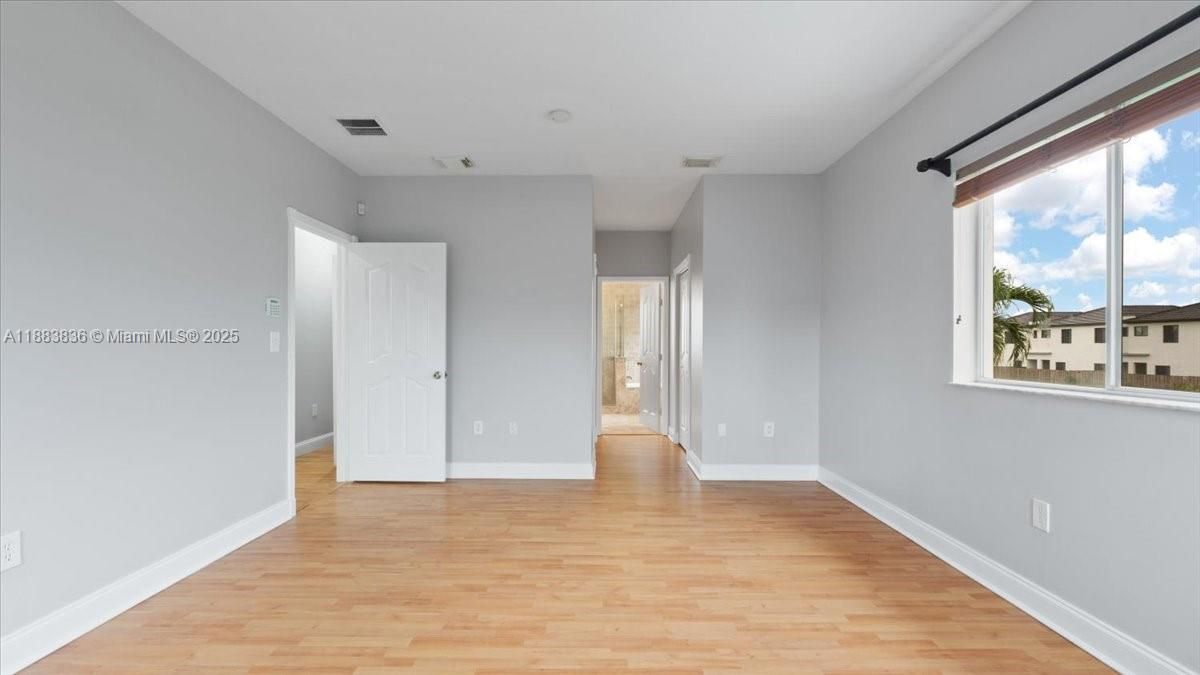 Недавно арендовано: $3,800 (4 спален, 2 ванн, 2030 Квадратных фут)