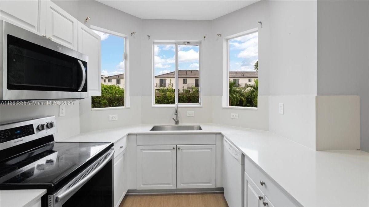 Недавно арендовано: $3,800 (4 спален, 2 ванн, 2030 Квадратных фут)