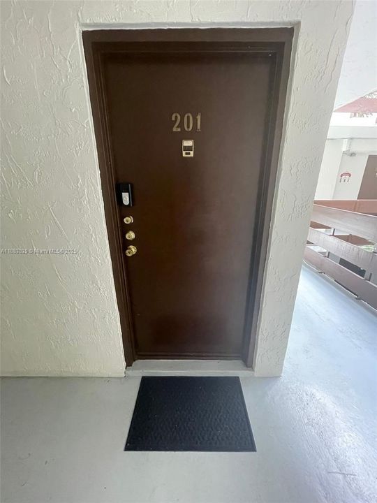 Activo con contrato: $290,000 (2 camas, 2 baños, 965 Pies cuadrados)