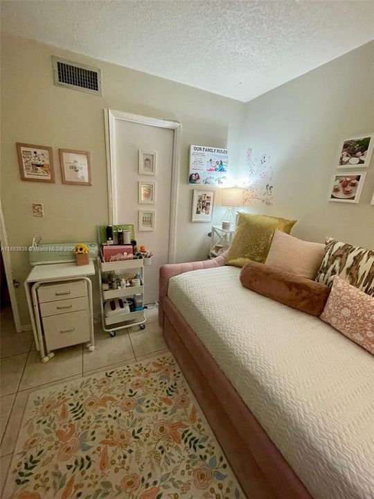 Activo con contrato: $290,000 (2 camas, 2 baños, 965 Pies cuadrados)