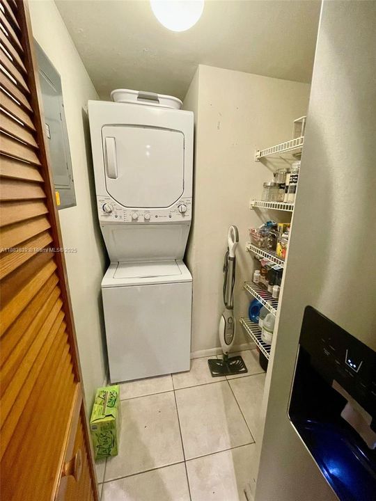 Activo con contrato: $290,000 (2 camas, 2 baños, 965 Pies cuadrados)