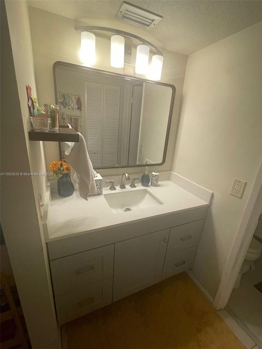 Activo con contrato: $290,000 (2 camas, 2 baños, 965 Pies cuadrados)