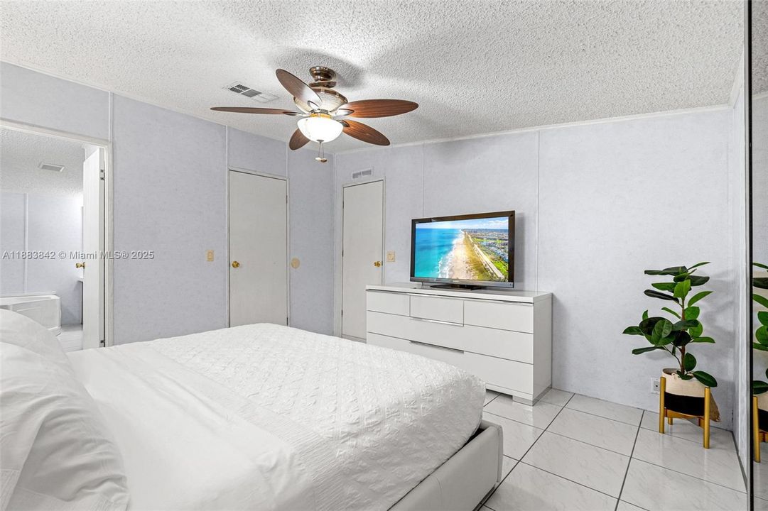 待售: $565,000 (4 贝兹, 2 浴室, 1632 平方英尺)