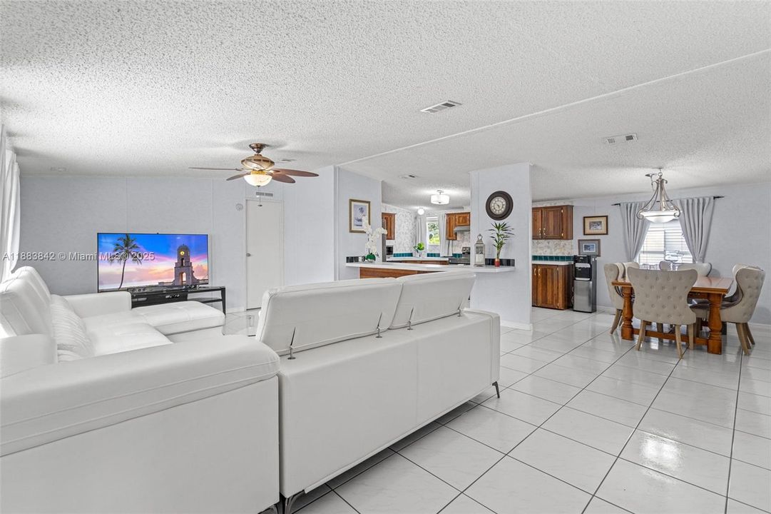 待售: $565,000 (4 贝兹, 2 浴室, 1632 平方英尺)