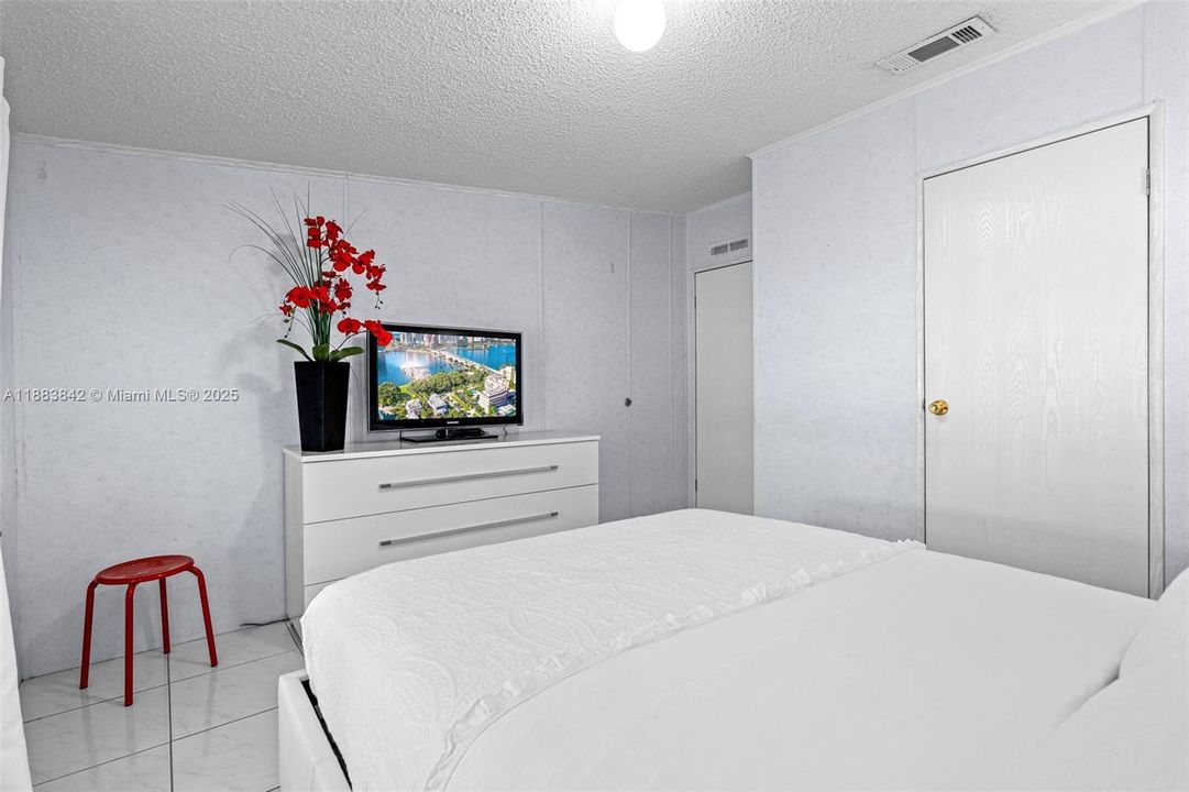 待售: $565,000 (4 贝兹, 2 浴室, 1632 平方英尺)