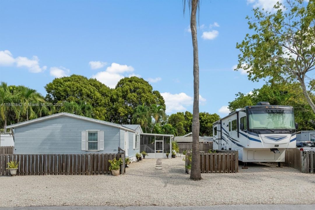 待售: $565,000 (4 贝兹, 2 浴室, 1632 平方英尺)