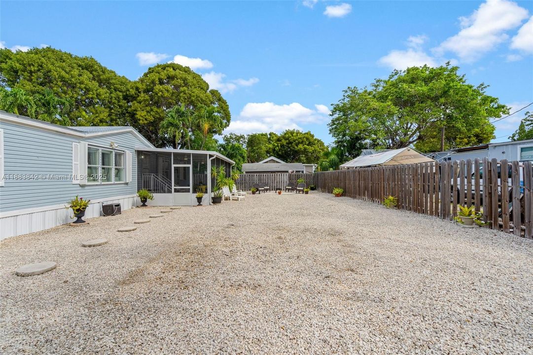 待售: $565,000 (4 贝兹, 2 浴室, 1632 平方英尺)