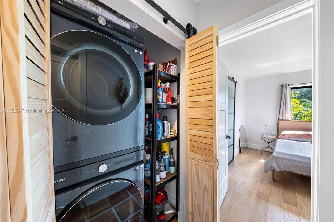 合同活跃: $875,000 (3 贝兹, 2 浴室, 1676 平方英尺)