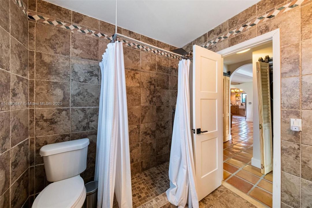 合同活跃: $875,000 (3 贝兹, 2 浴室, 1676 平方英尺)