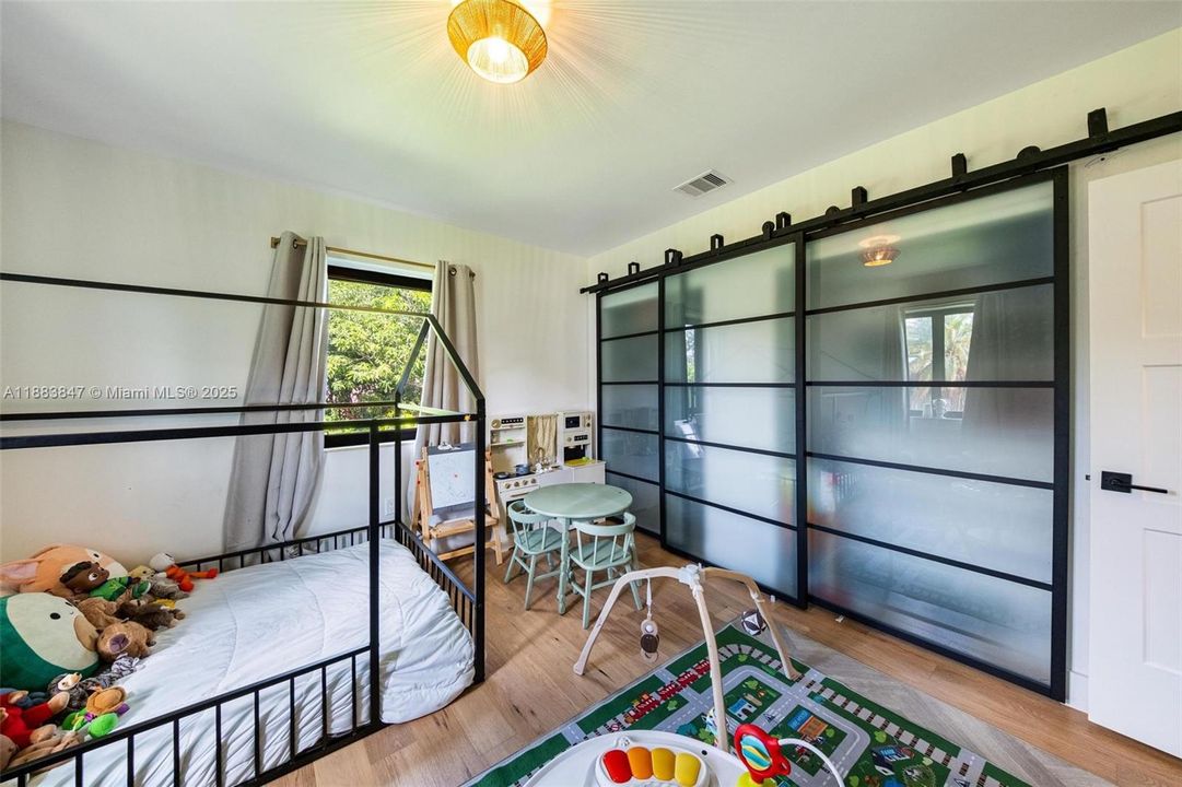 合同活跃: $875,000 (3 贝兹, 2 浴室, 1676 平方英尺)