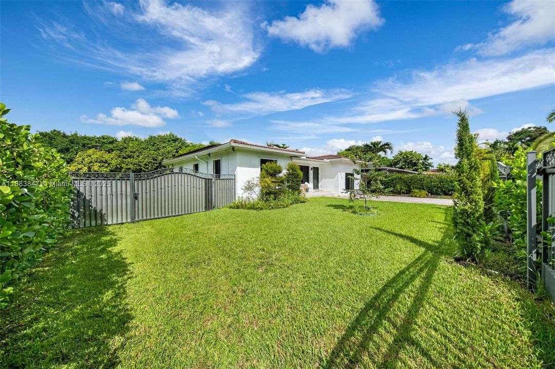 合同活跃: $875,000 (3 贝兹, 2 浴室, 1676 平方英尺)