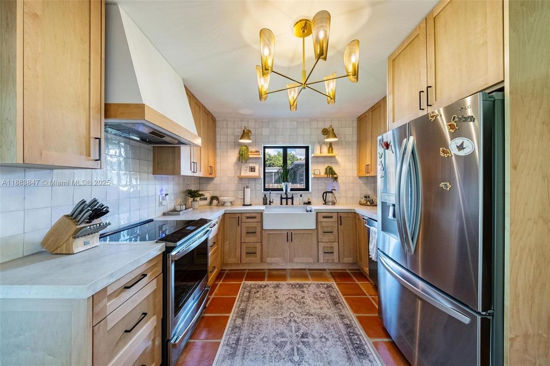 合同活跃: $875,000 (3 贝兹, 2 浴室, 1676 平方英尺)