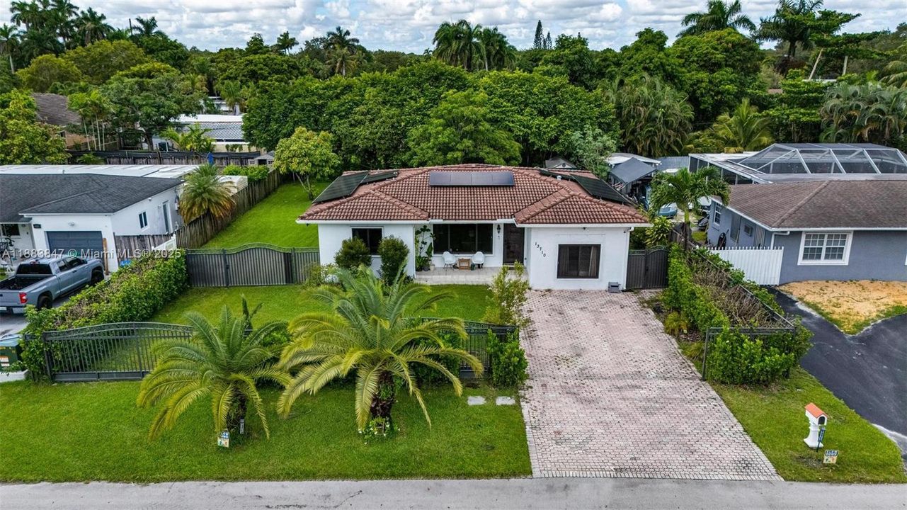 合同活跃: $875,000 (3 贝兹, 2 浴室, 1676 平方英尺)