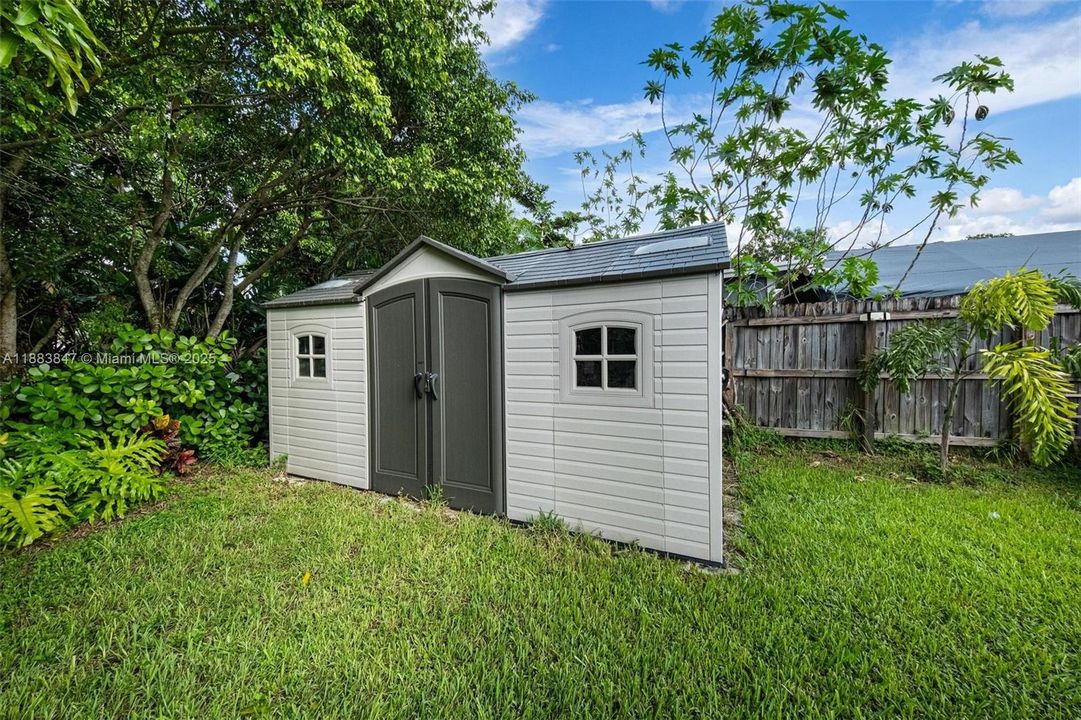 合同活跃: $875,000 (3 贝兹, 2 浴室, 1676 平方英尺)