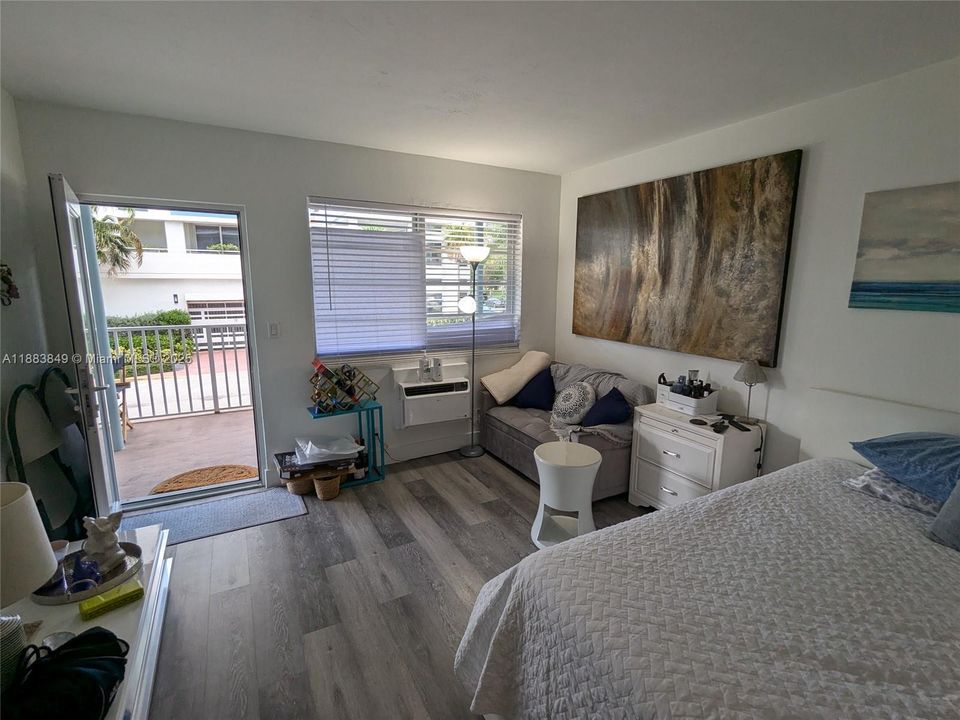 For Sale: $263,000 (0 beds, 1 baths, 400 Square Feet)