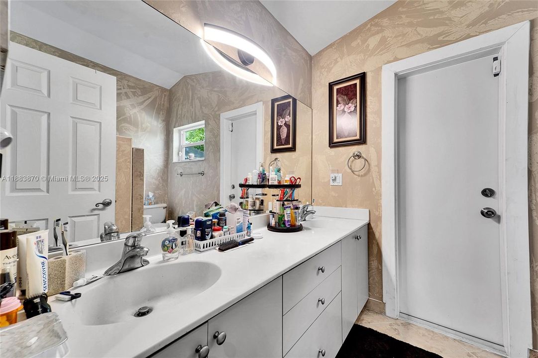 Activo con contrato: $549,900 (3 camas, 2 baños, 1453 Pies cuadrados)