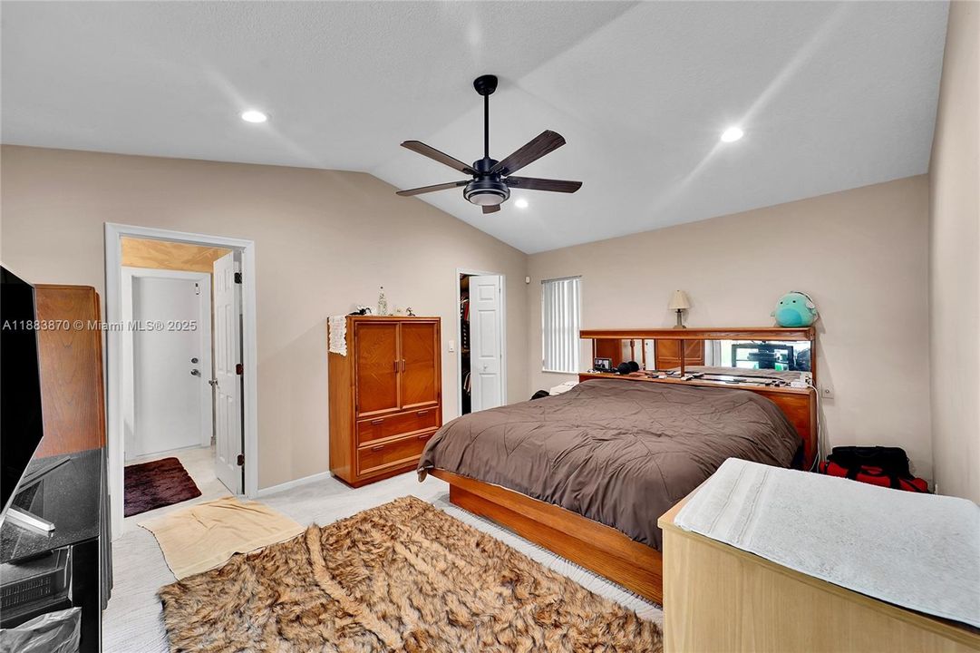 Activo con contrato: $549,900 (3 camas, 2 baños, 1453 Pies cuadrados)