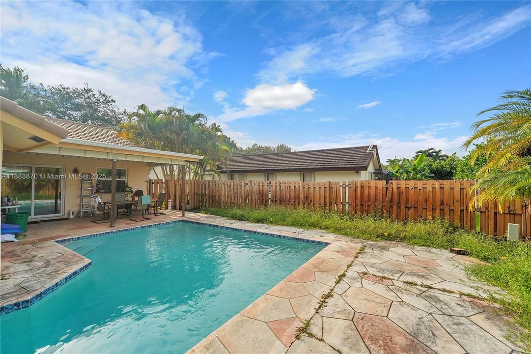 Activo con contrato: $549,900 (3 camas, 2 baños, 1453 Pies cuadrados)