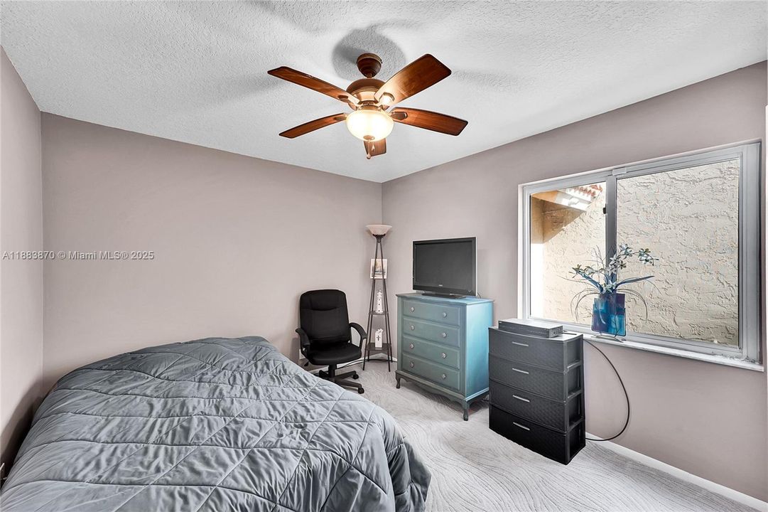 Activo con contrato: $549,900 (3 camas, 2 baños, 1453 Pies cuadrados)