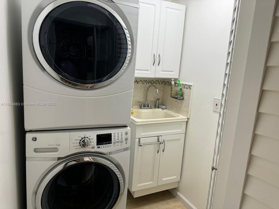 Под контрактом: $4,300 (3 спален, 2 ванн, 1756 Квадратных фут)