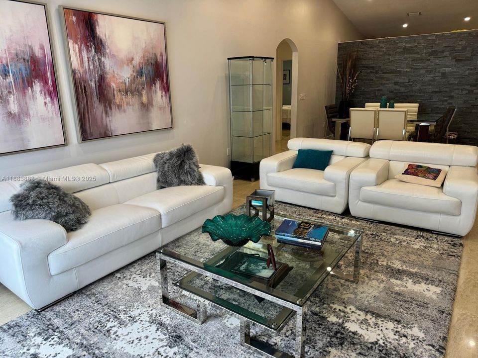 Под контрактом: $4,300 (3 спален, 2 ванн, 1756 Квадратных фут)