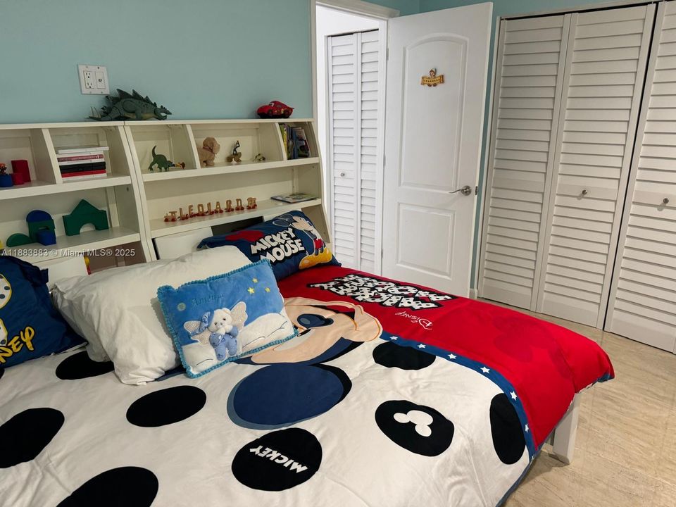 Под контрактом: $4,300 (3 спален, 2 ванн, 1756 Квадратных фут)