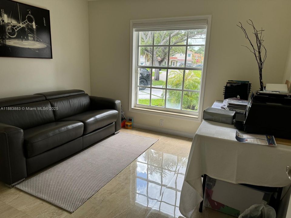 Под контрактом: $4,300 (3 спален, 2 ванн, 1756 Квадратных фут)