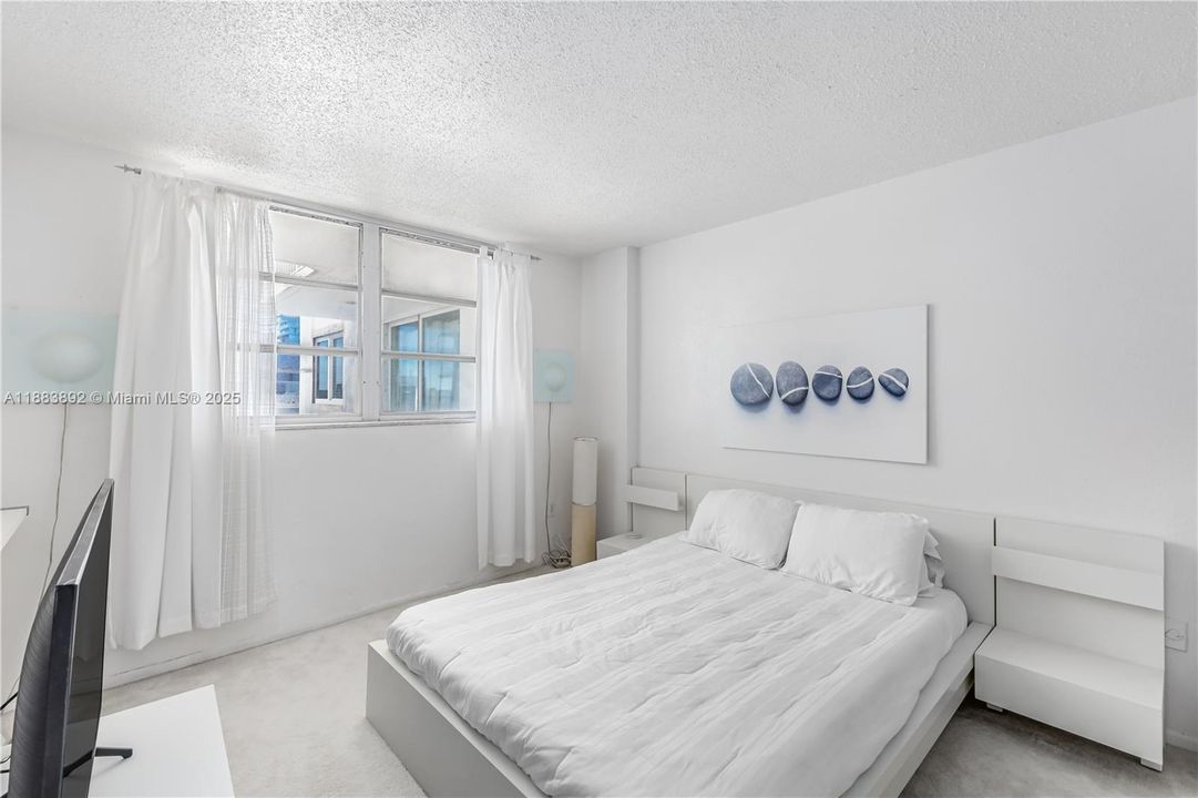 For Sale: $499,000 (1 beds, 1 baths, 656 Square Feet)
