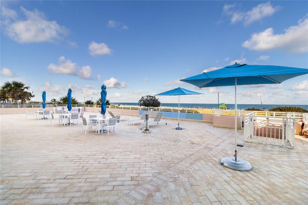 For Sale: $499,000 (1 beds, 1 baths, 656 Square Feet)