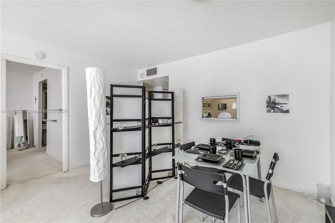 For Sale: $499,000 (1 beds, 1 baths, 656 Square Feet)
