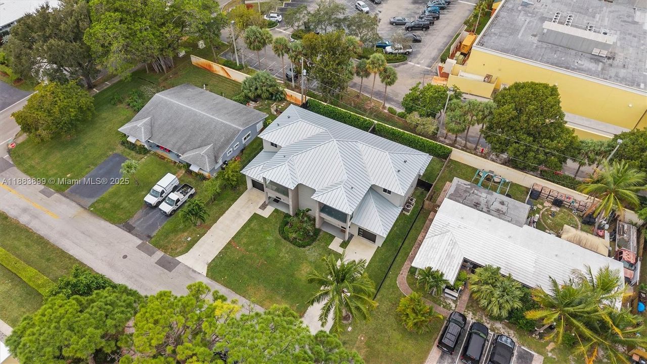 For Sale: $2,500,000 (6 beds, 6 baths, 5754 Square Feet)