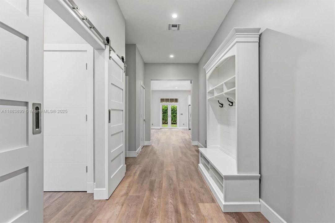 For Sale: $2,500,000 (6 beds, 6 baths, 5754 Square Feet)