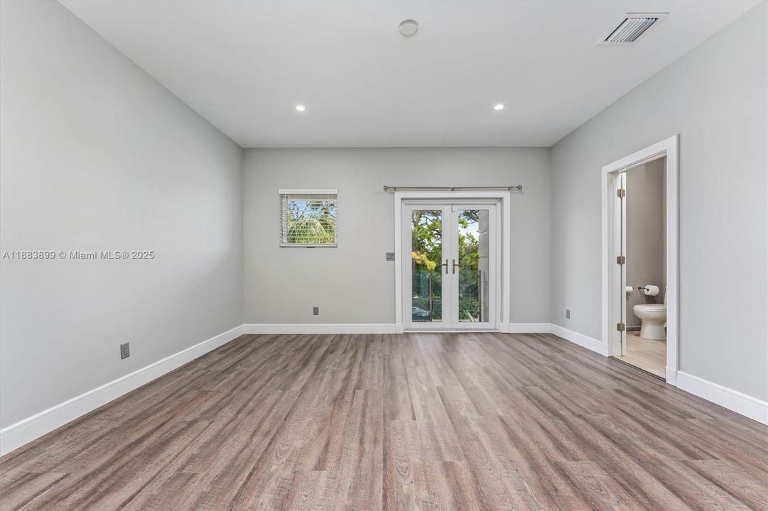 For Sale: $2,500,000 (6 beds, 6 baths, 5754 Square Feet)