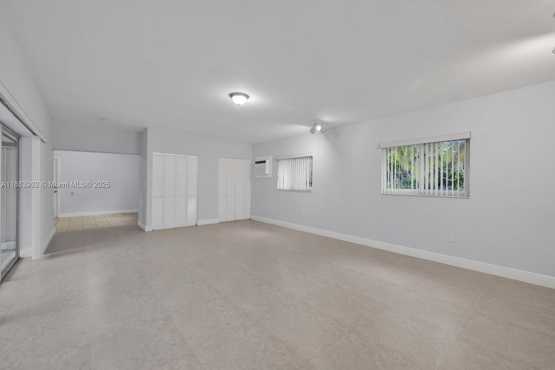 Под контрактом: $5,500 (4 спален, 2 ванн, 2456 Квадратных фут)